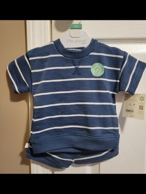 Little Planet by Carter's Blue Striped Shorts Set